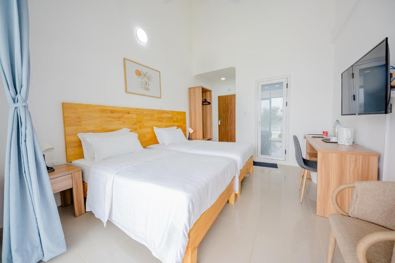 True South Hotel Addu City Екстериор снимка